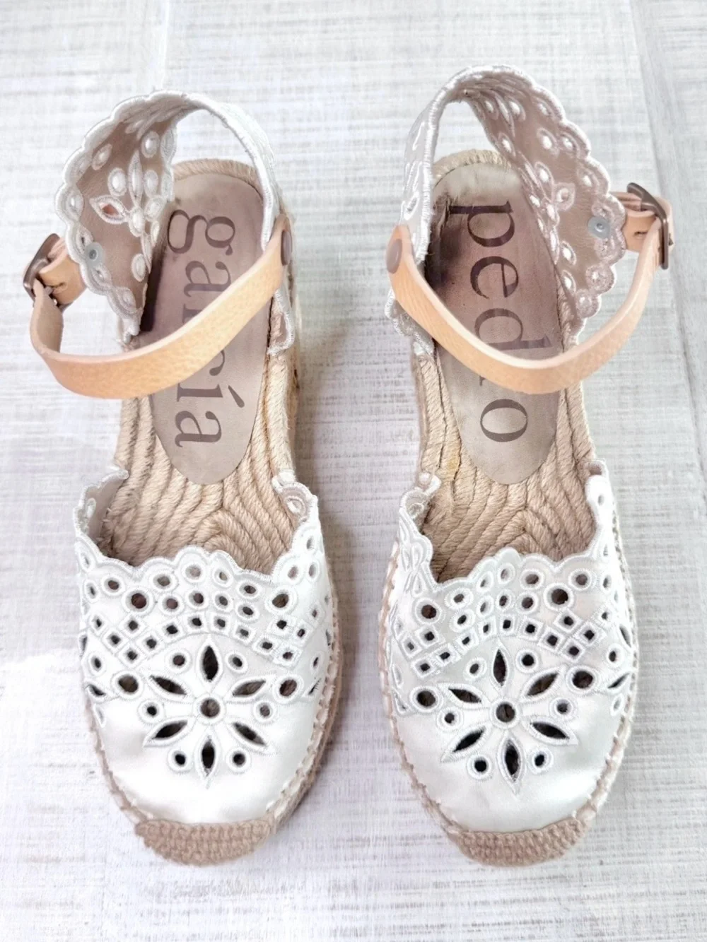 Pedro Garcia Omaira Eyelet Espadrille Wedge Sandals Ivory Size ~6–6.5